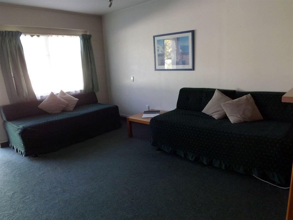 Karaka Tree Motel Таупо Екстериор снимка