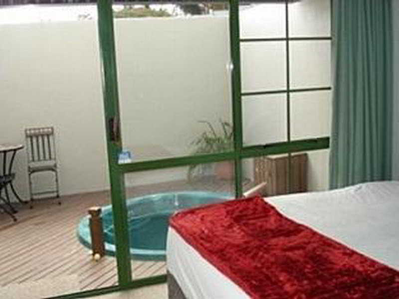 Karaka Tree Motel Таупо Екстериор снимка