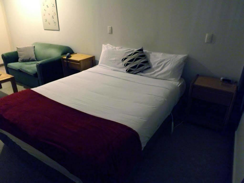 Karaka Tree Motel Таупо Екстериор снимка