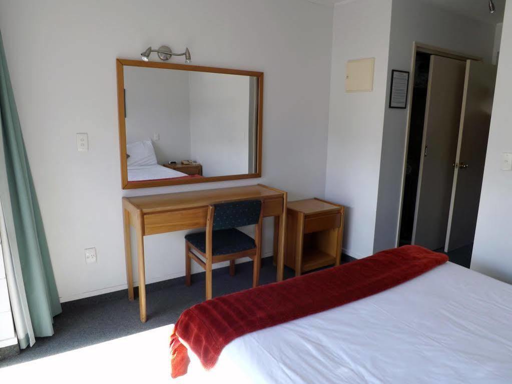 Karaka Tree Motel Таупо Екстериор снимка