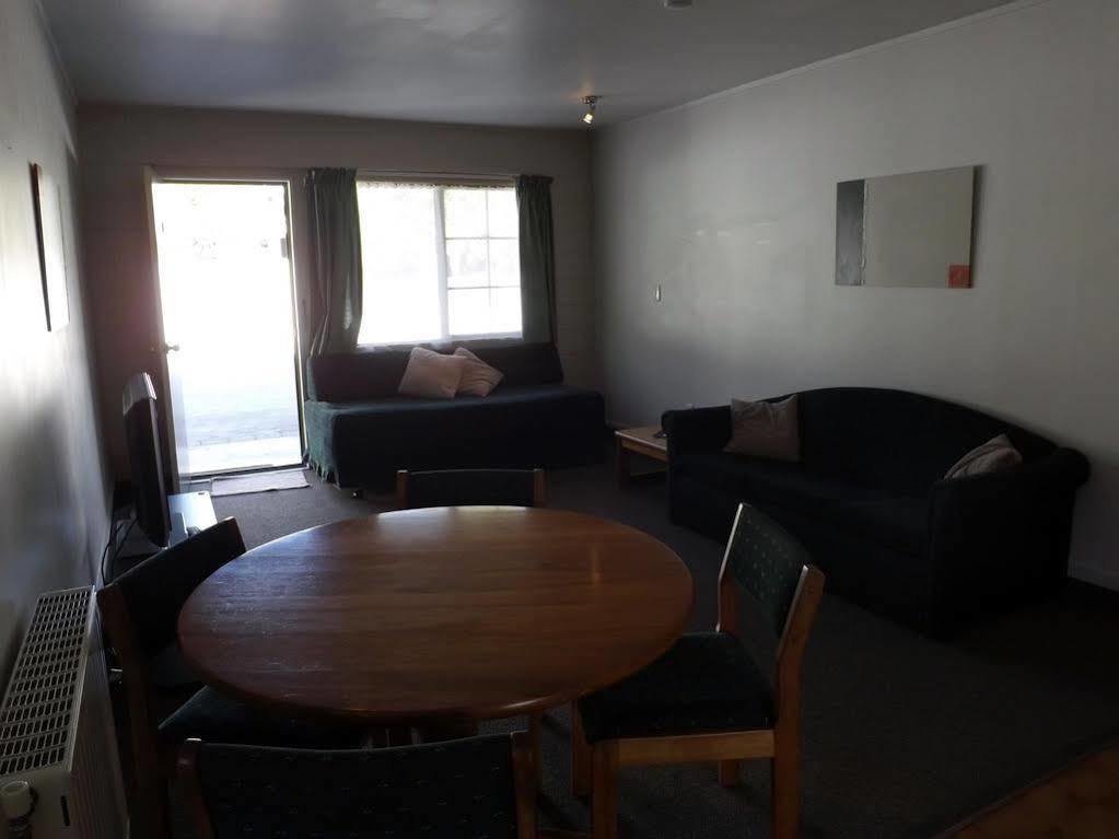 Karaka Tree Motel Таупо Екстериор снимка