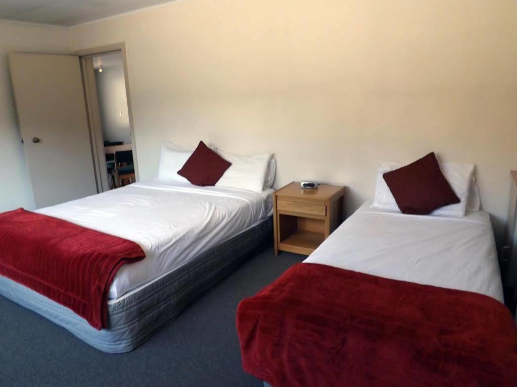 Karaka Tree Motel Таупо Екстериор снимка
