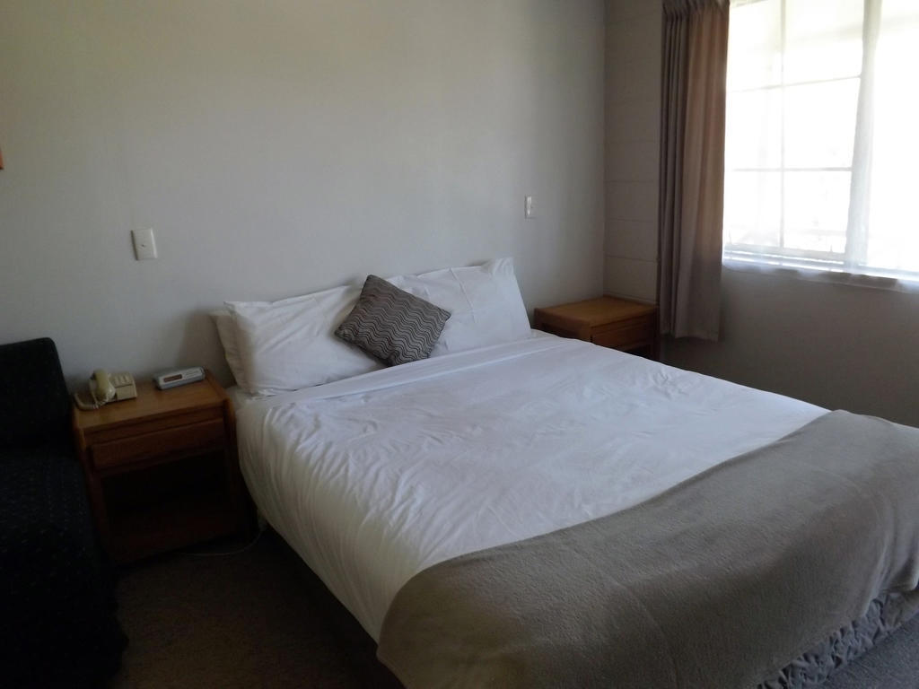 Karaka Tree Motel Таупо Екстериор снимка